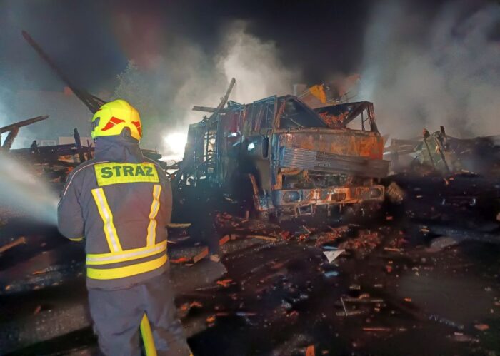 pożar, stodoła, nawozy, wóz strażacki