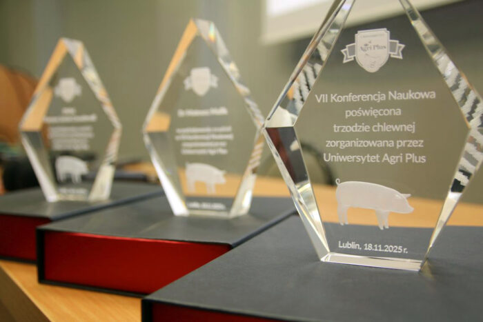 Uniwersytet Agri Plus, Agri Plus, prosięta, lochy, antybiotyki, agresja świń, kanibalizm, szczepienia, Animex Foods