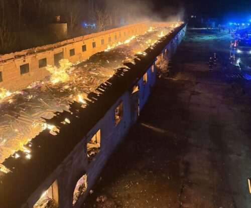 pożar, budynek gospodarczy, słoma, akcja gaśnicza