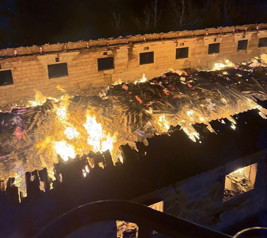 pożar, budynek gospodarczy, słoma, akcja gaśnicza