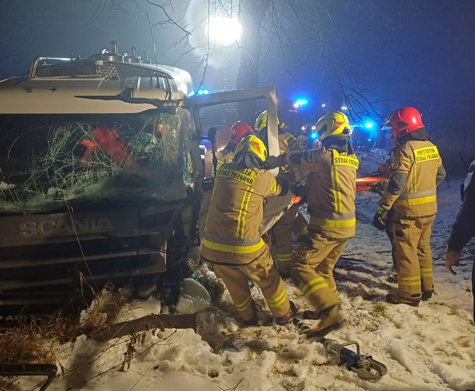 zderzenie, ciężarówka, mleczarka, przewóz mleka, ranny kierowca