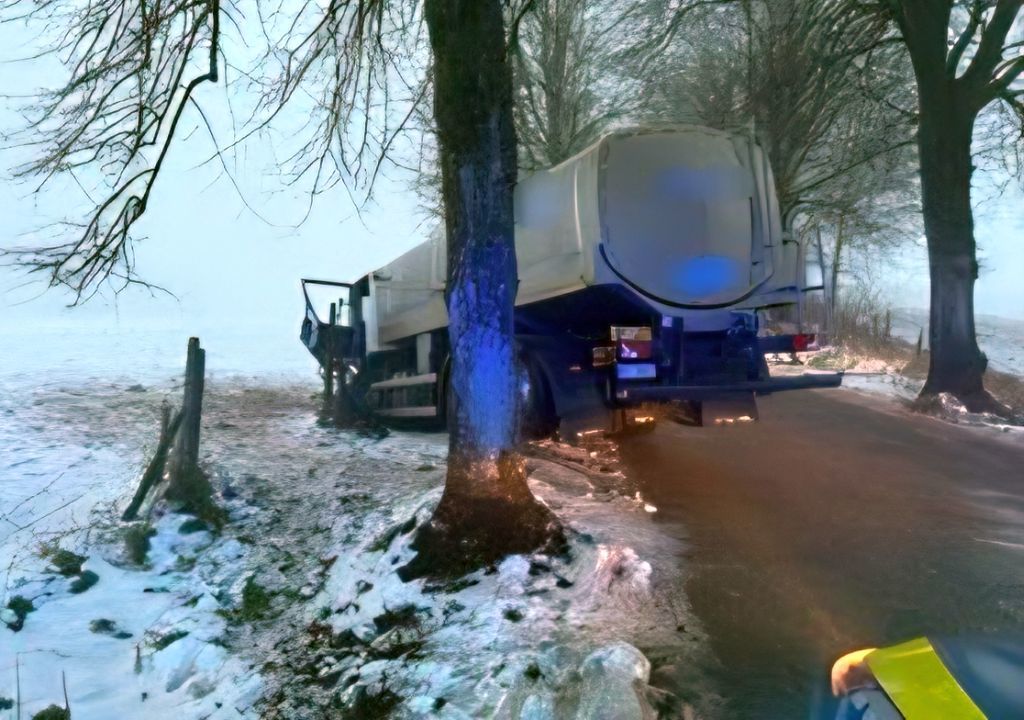 zderzenie, ciężarówka, mleczarka, przewóz mleka, ranny kierowca