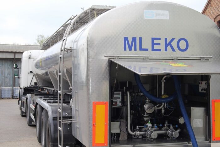 mleko, cena mleka, mleko surowe, mleczarnie, krowy mleczne, produkcja mleka, mleko w UE