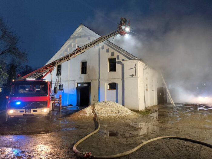 pożar, stadnina koni, stajnia, konie
