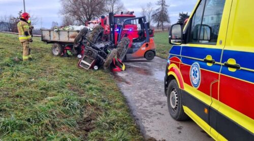 wypadek, wywrócony ciągnik, przygniecenie, śmierć traktorzysty