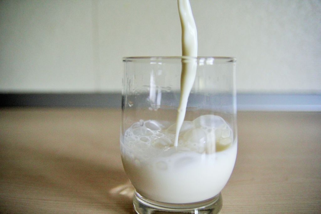 kryzys na rynku mleka, mleczarstwo, cena mleka, mleczarnie, rynek mleka