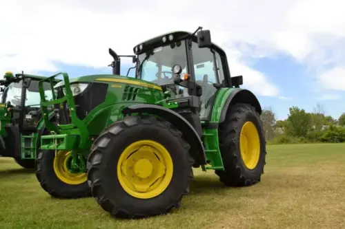 jak przygotować ciągnik do robót wiosennych, ciągnik John Deere