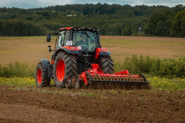 ciągnik, traktor, kioti