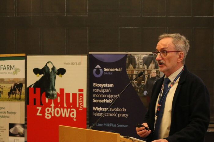 Smartfarming i AI, krowy mleczne, żywienie krów, roboty udojowe, hodowla bydła, krowa mleczna w pytaniach,