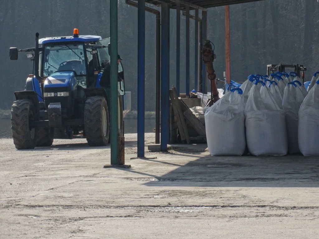 wiosenne prace polowe, paliw, nawozy, środki produkcji rolnej