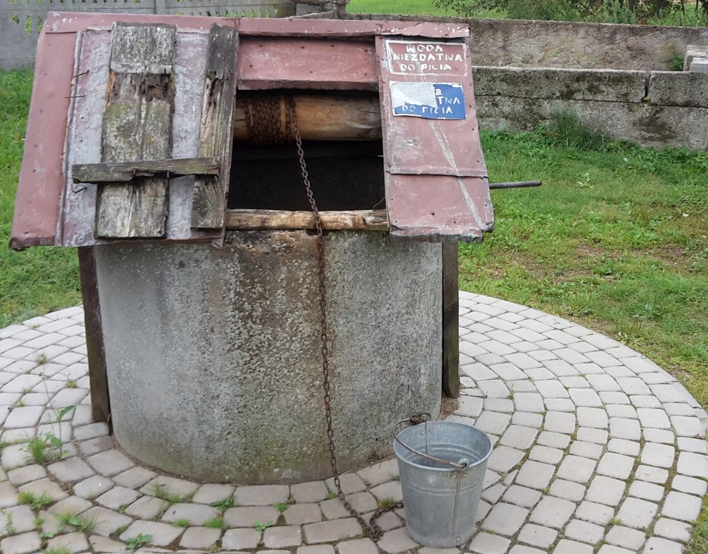 pobór wody u rolnika, studnia