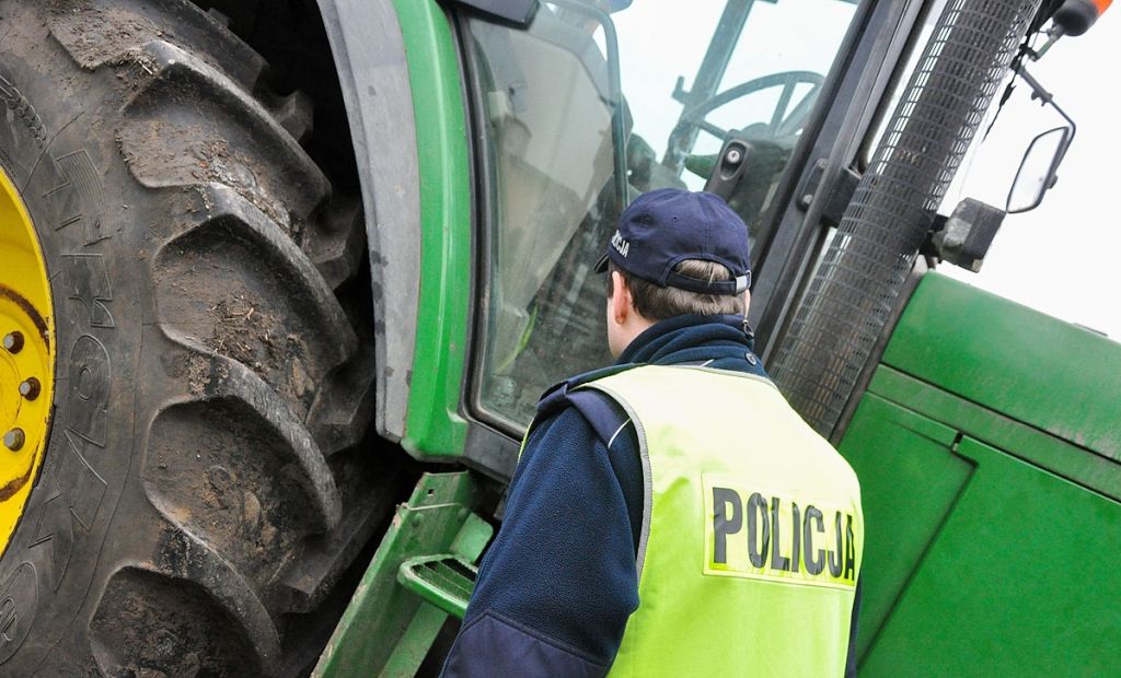 przejechany przez ciągnik, policja
