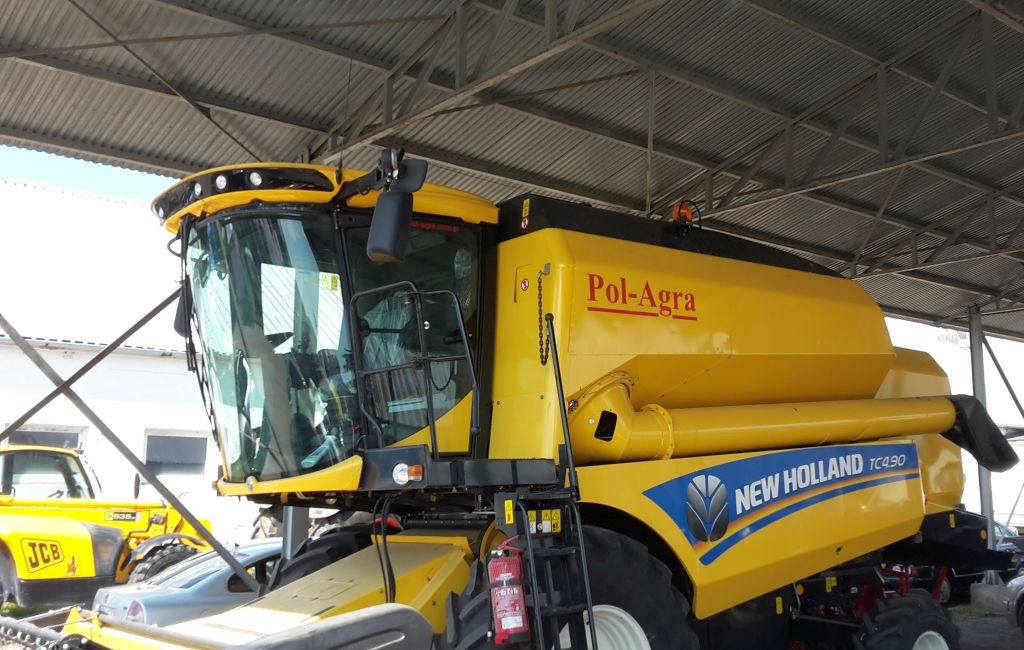 wiaty rolnicze, kombajn pod wiatą