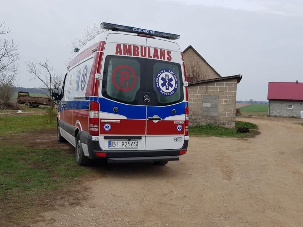 zdrowie rolników, karetka w gospodarstwie
