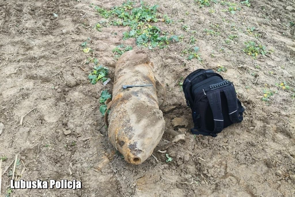 niewybuchy na polach, bomba na polu