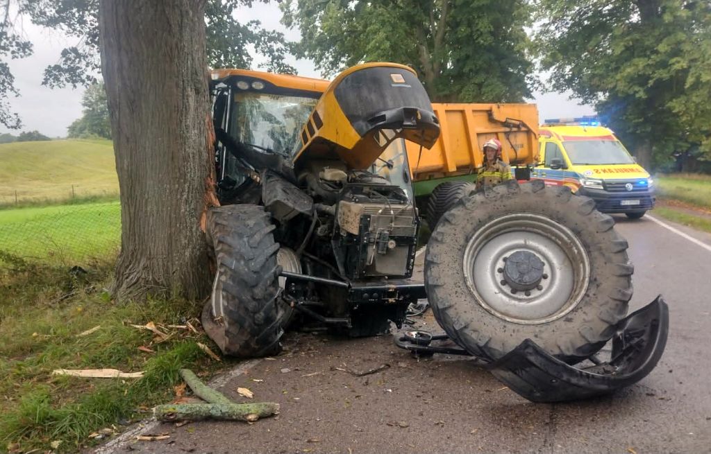 rozbity ciągnik, wypadek